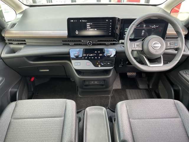 日産 セレナ e－パワー ハイウェイスター V 千葉県 2025(令7)年 0.1万km プリズムホワイト 純正12，3センチワイドディスプレイ/(AM/FM/フルセグ/BT/USB/HDMI/アップルカープレイ)/プロパイロット/クリアランスソナー/置くだけ充電/全周囲カメラ/デジタルインナーミラー/ナビ連動ドライブレコーダー/ブラインドスポットモニター/パーキングアシスト/衝突被害軽減システム/車線逸脱警報/バックカメラ/クルーズコントロール/両側パワースライドドア/ハンズフリーオートスライドドア/横滑り防止装置/ETC/アイドリングストップ/LEDヘッドライト/フォグランプ/オートライト/ウィンカーミラー/電動格納ミラー/純正16インチAW/シートヒーター/シートリフター/プッシュスタート/スマートキー/フロアマット/スペアキー/取扱説明書/保証書