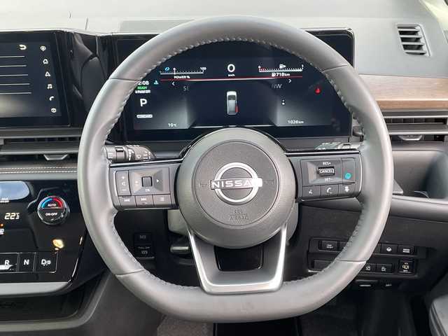 日産 セレナ e－パワー ハイウェイスター V 千葉県 2025(令7)年 0.1万km プリズムホワイト 純正12，3センチワイドディスプレイ/(AM/FM/フルセグ/BT/USB/HDMI/アップルカープレイ)/プロパイロット/クリアランスソナー/置くだけ充電/全周囲カメラ/デジタルインナーミラー/ナビ連動ドライブレコーダー/ブラインドスポットモニター/パーキングアシスト/衝突被害軽減システム/車線逸脱警報/バックカメラ/クルーズコントロール/両側パワースライドドア/ハンズフリーオートスライドドア/横滑り防止装置/ETC/アイドリングストップ/LEDヘッドライト/フォグランプ/オートライト/ウィンカーミラー/電動格納ミラー/純正16インチAW/シートヒーター/シートリフター/プッシュスタート/スマートキー/フロアマット/スペアキー/取扱説明書/保証書