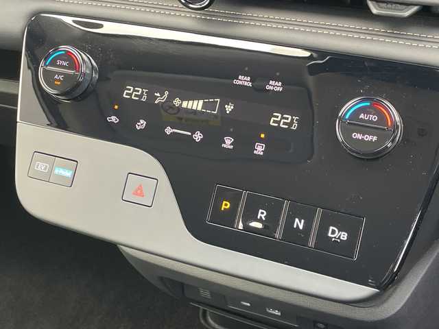 日産 セレナ e－パワー ハイウェイスター V 千葉県 2025(令7)年 0.1万km プリズムホワイト 純正12，3センチワイドディスプレイ/(AM/FM/フルセグ/BT/USB/HDMI/アップルカープレイ)/プロパイロット/クリアランスソナー/置くだけ充電/全周囲カメラ/デジタルインナーミラー/ナビ連動ドライブレコーダー/ブラインドスポットモニター/パーキングアシスト/衝突被害軽減システム/車線逸脱警報/バックカメラ/クルーズコントロール/両側パワースライドドア/ハンズフリーオートスライドドア/横滑り防止装置/ETC/アイドリングストップ/LEDヘッドライト/フォグランプ/オートライト/ウィンカーミラー/電動格納ミラー/純正16インチAW/シートヒーター/シートリフター/プッシュスタート/スマートキー/フロアマット/スペアキー/取扱説明書/保証書