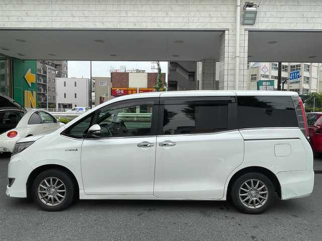 トヨタ エスクァイア ハイブリッド Gi プレミアムパッケージ 東京都 2017(平29)年 5.9万km ホワイトパールクリスタルシャイン 純正SDナビ/・ワンセグTV/・Bluetooth接続/・FM・AM/トヨタセーフティーセンス/・バックカメラ/・先行車発進告知機能/茶革ハーフレザーシート/・シートヒーター/ステアリングヒーター/両側パワースライドドア/クルーズコントロール/LEDヘッドライド/LEDコーナリングランプ/オートライト/ABS/横滑り防止/盗難防止/スマートキー/ダブルエアバッグ/保証書＆取扱説明書