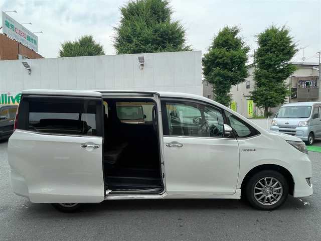 トヨタ エスクァイア ハイブリッド Gi プレミアムパッケージ 東京都 2017(平29)年 5.9万km ホワイトパールクリスタルシャイン 純正SDナビ/・ワンセグTV/・Bluetooth接続/・FM・AM/トヨタセーフティーセンス/・バックカメラ/・先行車発進告知機能/茶革ハーフレザーシート/・シートヒーター/ステアリングヒーター/両側パワースライドドア/クルーズコントロール/LEDヘッドライド/LEDコーナリングランプ/オートライト/ABS/横滑り防止/盗難防止/スマートキー/ダブルエアバッグ/保証書＆取扱説明書