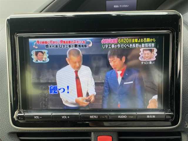 トヨタ エスクァイア ハイブリッド Gi プレミアムパッケージ 東京都 2017(平29)年 5.9万km ホワイトパールクリスタルシャイン 純正SDナビ/・ワンセグTV/・Bluetooth接続/・FM・AM/トヨタセーフティーセンス/・バックカメラ/・先行車発進告知機能/茶革ハーフレザーシート/・シートヒーター/ステアリングヒーター/両側パワースライドドア/クルーズコントロール/LEDヘッドライド/LEDコーナリングランプ/オートライト/ABS/横滑り防止/盗難防止/スマートキー/ダブルエアバッグ/保証書＆取扱説明書