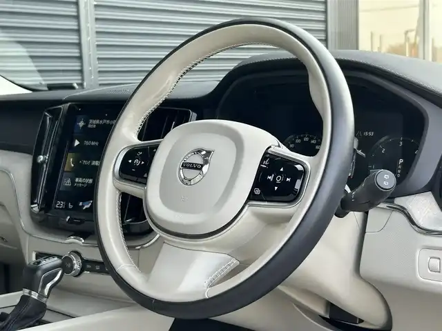 ボルボ ＸＣ６０ D4 AWD インスクリプション 茨城県 2019(平31)年 6万km パール １オーナー　/ｈ／ｋ　/白革　/全席シートヒーター　/Ｍ付ＰＷシート　/ＨＵＤ　/３６０度カメラ　/インテリセーフ　/ＡＣＣ　/ＬＫＡ　/ＢＬＩＳ　/ＰＷテールゲート　/ナビ　/１２セグ　/ＣａｒＰｌａｙ　/ＵＳＢ　/ＬＥＤ　/ＥＴＣ/禁煙車
