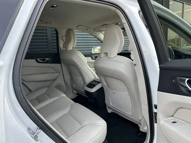 ボルボ ＸＣ６０ D4 AWD インスクリプション 茨城県 2019(平31)年 6万km パール １オーナー　/ｈ／ｋ　/白革　/全席シートヒーター　/Ｍ付ＰＷシート　/ＨＵＤ　/３６０度カメラ　/インテリセーフ　/ＡＣＣ　/ＬＫＡ　/ＢＬＩＳ　/ＰＷテールゲート　/ナビ　/１２セグ　/ＣａｒＰｌａｙ　/ＵＳＢ　/ＬＥＤ　/ＥＴＣ/禁煙車