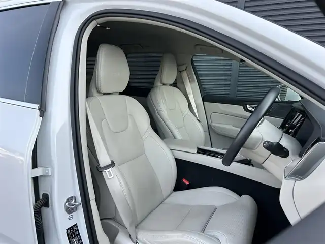 ボルボ ＸＣ６０ D4 AWD インスクリプション 茨城県 2019(平31)年 6万km パール １オーナー　/ｈ／ｋ　/白革　/全席シートヒーター　/Ｍ付ＰＷシート　/ＨＵＤ　/３６０度カメラ　/インテリセーフ　/ＡＣＣ　/ＬＫＡ　/ＢＬＩＳ　/ＰＷテールゲート　/ナビ　/１２セグ　/ＣａｒＰｌａｙ　/ＵＳＢ　/ＬＥＤ　/ＥＴＣ/禁煙車