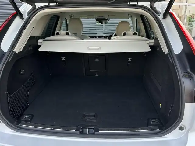 ボルボ ＸＣ６０ D4 AWD インスクリプション 茨城県 2019(平31)年 6万km パール １オーナー　/ｈ／ｋ　/白革　/全席シートヒーター　/Ｍ付ＰＷシート　/ＨＵＤ　/３６０度カメラ　/インテリセーフ　/ＡＣＣ　/ＬＫＡ　/ＢＬＩＳ　/ＰＷテールゲート　/ナビ　/１２セグ　/ＣａｒＰｌａｙ　/ＵＳＢ　/ＬＥＤ　/ＥＴＣ/禁煙車