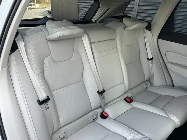 ボルボ ＸＣ６０ D4 AWD インスクリプション 茨城県 2019(平31)年 6万km パール １オーナー　/ｈ／ｋ　/白革　/全席シートヒーター　/Ｍ付ＰＷシート　/ＨＵＤ　/３６０度カメラ　/インテリセーフ　/ＡＣＣ　/ＬＫＡ　/ＢＬＩＳ　/ＰＷテールゲート　/ナビ　/１２セグ　/ＣａｒＰｌａｙ　/ＵＳＢ　/ＬＥＤ　/ＥＴＣ/禁煙車