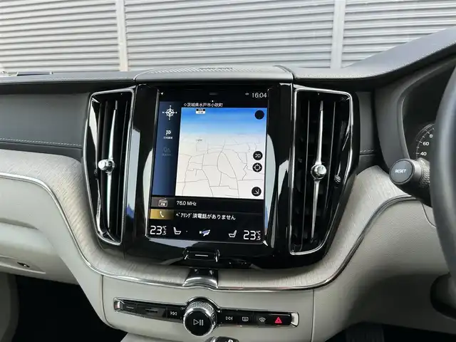 ボルボ ＸＣ６０ D4 AWD インスクリプション 茨城県 2019(平31)年 6万km パール １オーナー　/ｈ／ｋ　/白革　/全席シートヒーター　/Ｍ付ＰＷシート　/ＨＵＤ　/３６０度カメラ　/インテリセーフ　/ＡＣＣ　/ＬＫＡ　/ＢＬＩＳ　/ＰＷテールゲート　/ナビ　/１２セグ　/ＣａｒＰｌａｙ　/ＵＳＢ　/ＬＥＤ　/ＥＴＣ/禁煙車