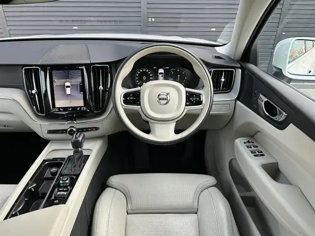 ボルボ ＸＣ６０ D4 AWD インスクリプション 茨城県 2019(平31)年 6万km パール １オーナー　/ｈ／ｋ　/白革　/全席シートヒーター　/Ｍ付ＰＷシート　/ＨＵＤ　/３６０度カメラ　/インテリセーフ　/ＡＣＣ　/ＬＫＡ　/ＢＬＩＳ　/ＰＷテールゲート　/ナビ　/１２セグ　/ＣａｒＰｌａｙ　/ＵＳＢ　/ＬＥＤ　/ＥＴＣ/禁煙車