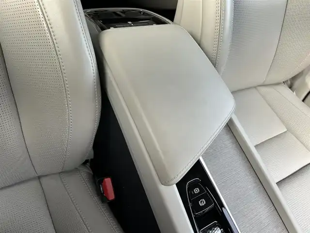 ボルボ ＸＣ６０ D4 AWD インスクリプション 茨城県 2019(平31)年 6万km パール １オーナー　/ｈ／ｋ　/白革　/全席シートヒーター　/Ｍ付ＰＷシート　/ＨＵＤ　/３６０度カメラ　/インテリセーフ　/ＡＣＣ　/ＬＫＡ　/ＢＬＩＳ　/ＰＷテールゲート　/ナビ　/１２セグ　/ＣａｒＰｌａｙ　/ＵＳＢ　/ＬＥＤ　/ＥＴＣ/禁煙車