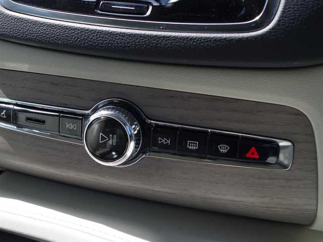 ボルボ ＸＣ９０ B6 AWD インスクリプション 埼玉県 2021(令3)年 2.7万km パール ホワイトレザーシート /アダプティブクルーズコントロール /インテリセーフ /harman/kardon /ヘッドアップディスプレイ /Carplay /ブラインドスポットモニター /全周囲カメラ /ETC /ドラレコ /純正ナビ/フルセグTV /ワイヤレス充電/シートポジションメモリー機能/全席シートヒーター/前席ベンチレーション/ステアリングヒーター