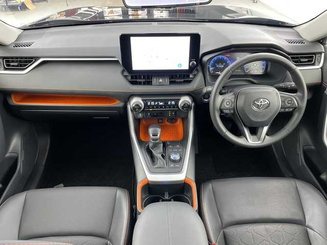 トヨタ ＲＡＶ４ アドベンチャー 愛知県 2023(令5)年 1.2万km アティチュードブラックマイカ 禁煙車/純正10.5インチナビ/（AM/FM/Bluetooth/フルセグTV/USB)/サンルーフ/バックカメラ/トヨタセーフティセンス/・プリクラッシュセーフティ/・レーンディパーチャーアラート/・オートマチックハイビーム/・レーダークルーズコントロール/・先行車発進お知らせ機能/ブラインドスポットモニター/クリアランスソナー/ETC2.0/ドライブレコーダー/デジタルインナーミラー/快適温熱シート/シートベンチレーション/パワーシート/メモリシート/ステアリングヒータ/革巻きステアリング/ダウンヒルアシスト/スマートキー/プッシュスタート/LEDヘッドライト/フロントフォグランプ/純正19インチアルミホイール/純正フロアマット/横滑り防止装置/ステアリングスイッチ