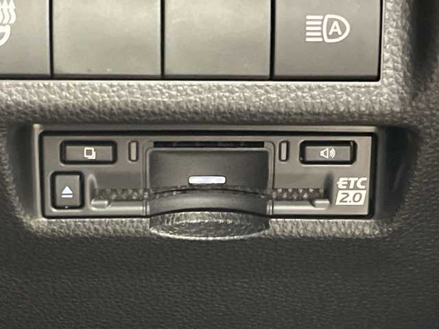 トヨタ ＲＡＶ４ アドベンチャー 愛知県 2023(令5)年 1.2万km アティチュードブラックマイカ 禁煙車/純正10.5インチナビ/（AM/FM/Bluetooth/フルセグTV/USB)/サンルーフ/バックカメラ/トヨタセーフティセンス/・プリクラッシュセーフティ/・レーンディパーチャーアラート/・オートマチックハイビーム/・レーダークルーズコントロール/・先行車発進お知らせ機能/ブラインドスポットモニター/クリアランスソナー/ETC2.0/ドライブレコーダー/デジタルインナーミラー/快適温熱シート/シートベンチレーション/パワーシート/メモリシート/ステアリングヒータ/革巻きステアリング/ダウンヒルアシスト/スマートキー/プッシュスタート/LEDヘッドライト/フロントフォグランプ/純正19インチアルミホイール/純正フロアマット/横滑り防止装置/ステアリングスイッチ