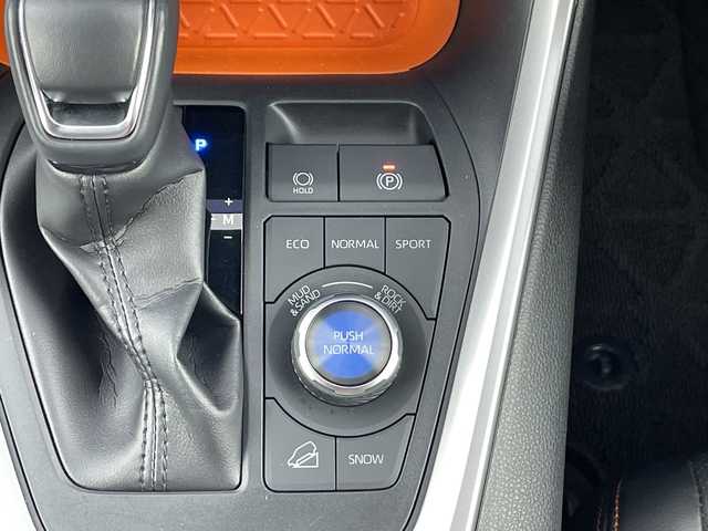 トヨタ ＲＡＶ４ アドベンチャー 愛知県 2023(令5)年 1.2万km アティチュードブラックマイカ 禁煙車/純正10.5インチナビ/（AM/FM/Bluetooth/フルセグTV/USB)/サンルーフ/バックカメラ/トヨタセーフティセンス/・プリクラッシュセーフティ/・レーンディパーチャーアラート/・オートマチックハイビーム/・レーダークルーズコントロール/・先行車発進お知らせ機能/ブラインドスポットモニター/クリアランスソナー/ETC2.0/ドライブレコーダー/デジタルインナーミラー/快適温熱シート/シートベンチレーション/パワーシート/メモリシート/ステアリングヒータ/革巻きステアリング/ダウンヒルアシスト/スマートキー/プッシュスタート/LEDヘッドライト/フロントフォグランプ/純正19インチアルミホイール/純正フロアマット/横滑り防止装置/ステアリングスイッチ