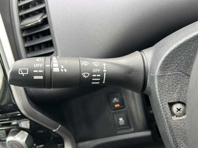 日産 セレナ X Vセレクション 福岡県 2018(平30)年 6.1万km ブリリアントホワイトパール 社外７インチメモリナビ（MDV-L505W）/（AM/FM/CD/DVD/BT/フルセグTV）/クルーズコントロール/両側パワースライドドア/全方位カメラ/コーナーセンサー/衝突被害軽減システム/横滑り防止装置/純正フロアマット/ハロゲンヘッドライト/アイドリングストップ/スマートキー/プッシュスタートボタン/ETC/ドライブレコーダー
