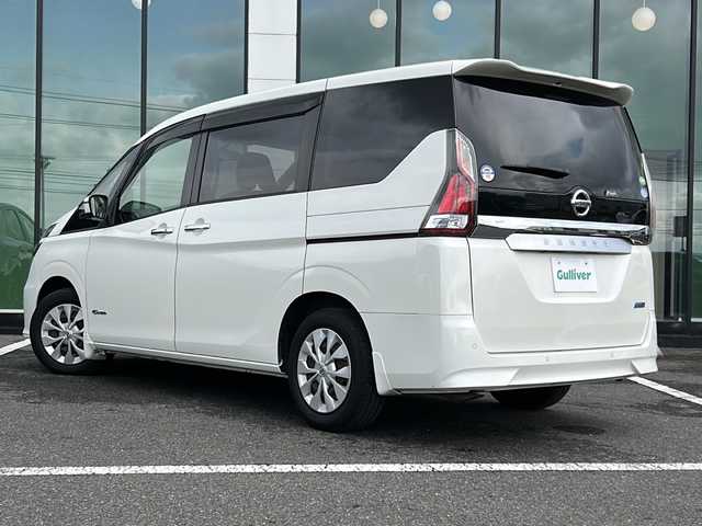 日産 セレナ X Vセレクション 福岡県 2018(平30)年 6.1万km ブリリアントホワイトパール 社外７インチメモリナビ（MDV-L505W）/（AM/FM/CD/DVD/BT/フルセグTV）/クルーズコントロール/両側パワースライドドア/全方位カメラ/コーナーセンサー/衝突被害軽減システム/横滑り防止装置/純正フロアマット/ハロゲンヘッドライト/アイドリングストップ/スマートキー/プッシュスタートボタン/ETC/ドライブレコーダー