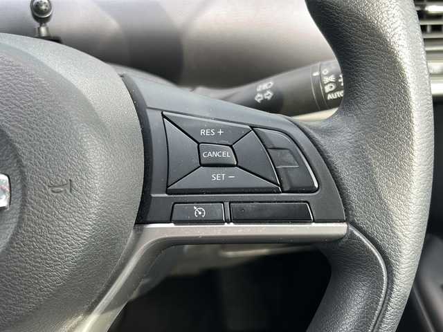 日産 セレナ X Vセレクション 福岡県 2018(平30)年 6.1万km ブリリアントホワイトパール 社外７インチメモリナビ（MDV-L505W）/（AM/FM/CD/DVD/BT/フルセグTV）/クルーズコントロール/両側パワースライドドア/全方位カメラ/コーナーセンサー/衝突被害軽減システム/横滑り防止装置/純正フロアマット/ハロゲンヘッドライト/アイドリングストップ/スマートキー/プッシュスタートボタン/ETC/ドライブレコーダー