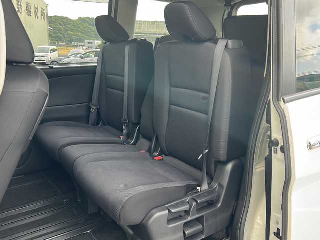日産 セレナ X Vセレクション 福岡県 2018(平30)年 6.1万km ブリリアントホワイトパール 社外７インチメモリナビ（MDV-L505W）/（AM/FM/CD/DVD/BT/フルセグTV）/クルーズコントロール/両側パワースライドドア/全方位カメラ/コーナーセンサー/衝突被害軽減システム/横滑り防止装置/純正フロアマット/ハロゲンヘッドライト/アイドリングストップ/スマートキー/プッシュスタートボタン/ETC/ドライブレコーダー