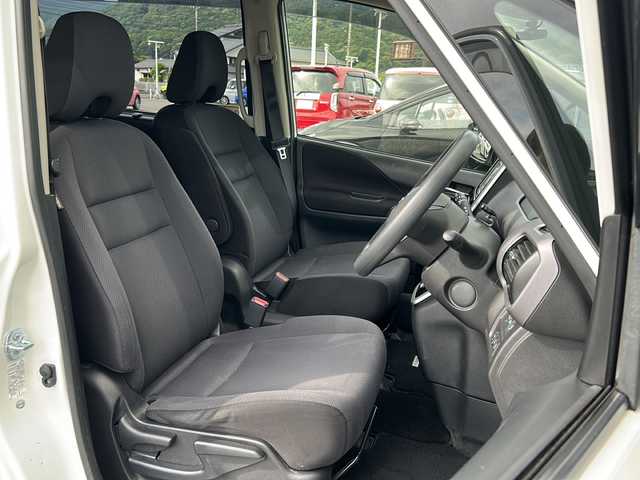日産 セレナ X Vセレクション 福岡県 2018(平30)年 6.1万km ブリリアントホワイトパール 社外７インチメモリナビ（MDV-L505W）/（AM/FM/CD/DVD/BT/フルセグTV）/クルーズコントロール/両側パワースライドドア/全方位カメラ/コーナーセンサー/衝突被害軽減システム/横滑り防止装置/純正フロアマット/ハロゲンヘッドライト/アイドリングストップ/スマートキー/プッシュスタートボタン/ETC/ドライブレコーダー