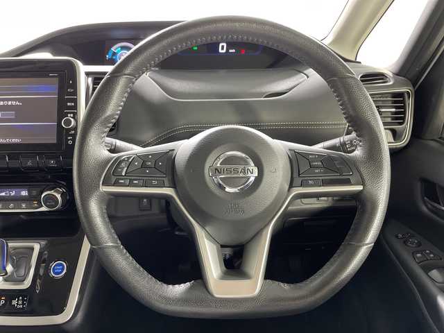 日産 セレナ e－パワー ハイウェイスター V 神奈川県 2018(平30)年 3.8万km ブリリアントホワイトパール 2トーン 純正9インチSDナビ【MM517D-L】/フルセグTV/BT/CD/DVD/BD/SD/AM/FM/バックカメラ/エマージェンシーブレーキ/両側電動スライドドア/ETC/ドライブレコーダー/インテリジェントキー/スペアキー(1本)/プッシュスタートボタン/革巻きステアリング/ステアリングスイッチ/クルーズコントロール/2列目USBポート/電動格納ミラー/ウィンカーミラー/LEDヘッドライト/フォグランプ/純正フロアマット/純正ドアバイザー/純正アルミホイール