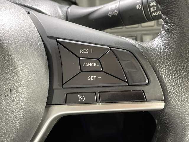 日産 セレナ e－パワー ハイウェイスター V 神奈川県 2018(平30)年 3.8万km ブリリアントホワイトパール 2トーン 純正9インチSDナビ【MM517D-L】/フルセグTV/BT/CD/DVD/BD/SD/AM/FM/バックカメラ/エマージェンシーブレーキ/両側電動スライドドア/ETC/ドライブレコーダー/インテリジェントキー/スペアキー(1本)/プッシュスタートボタン/革巻きステアリング/ステアリングスイッチ/クルーズコントロール/2列目USBポート/電動格納ミラー/ウィンカーミラー/LEDヘッドライト/フォグランプ/純正フロアマット/純正ドアバイザー/純正アルミホイール