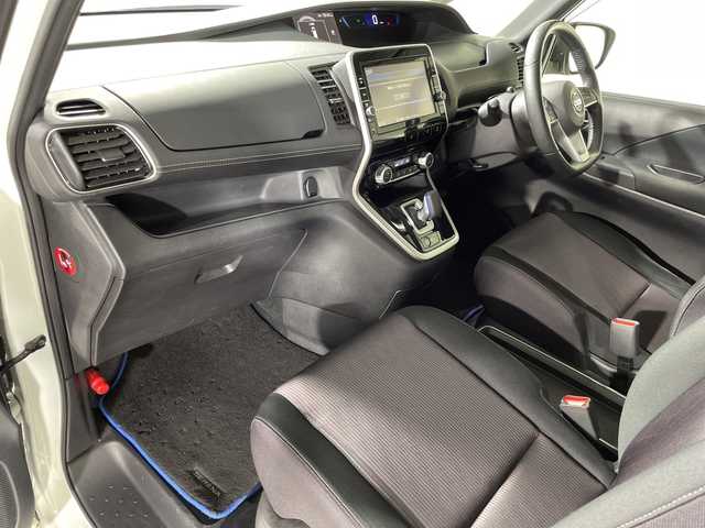 日産 セレナ e－パワー ハイウェイスター V 神奈川県 2018(平30)年 3.8万km ブリリアントホワイトパール 2トーン 純正9インチSDナビ【MM517D-L】/フルセグTV/BT/CD/DVD/BD/SD/AM/FM/バックカメラ/エマージェンシーブレーキ/両側電動スライドドア/ETC/ドライブレコーダー/インテリジェントキー/スペアキー(1本)/プッシュスタートボタン/革巻きステアリング/ステアリングスイッチ/クルーズコントロール/2列目USBポート/電動格納ミラー/ウィンカーミラー/LEDヘッドライト/フォグランプ/純正フロアマット/純正ドアバイザー/純正アルミホイール