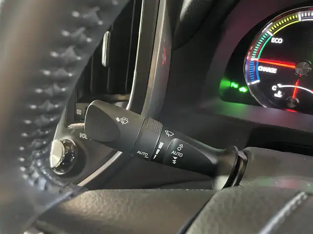 トヨタ クラウン ハイブリッド アスリートS 福岡県 2017(平29)年 6.9万km プレシャスシルバー 純正メーカーナビ　フルセグ　ブルーレイ再生/バックカメラ/純正17インチアルミホイル/ETC車載機/スマートキー（スペア有）/ドライブレコーダー（前後）/パワーシート/クルーズコントロール/電動格納ミラー/ステアリングリモコン/純正フロアマット/フォグランプ/Bluetooth/フロアマット