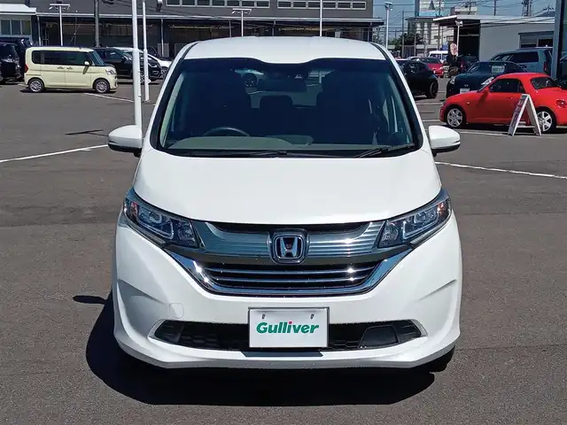 ホンダ フリード ハイブリット G ホンダセンシング 福井県 2019(令1)年 5.5万km ホワイトオーキッドパール GathersSDナビ/・Bluetooth、フルセグTV、CD、AppleCarPlay、バックカメラ/クルーズコントロール/レーンキープアシスト/横滑り防止装置/LEDオートライト/両側電動スライドドア/衝突被害軽減/ハーフレザーシート/純正フロアマット/純正アルミホイール/ビルトインETC/ウォークスルー/三列シート/スマートキー