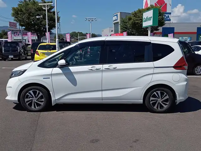 ホンダ フリード ハイブリット G ホンダセンシング 福井県 2019(令1)年 5.5万km ホワイトオーキッドパール GathersSDナビ/・Bluetooth、フルセグTV、CD、AppleCarPlay、バックカメラ/クルーズコントロール/レーンキープアシスト/横滑り防止装置/LEDオートライト/両側電動スライドドア/衝突被害軽減/ハーフレザーシート/純正フロアマット/純正アルミホイール/ビルトインETC/ウォークスルー/三列シート/スマートキー
