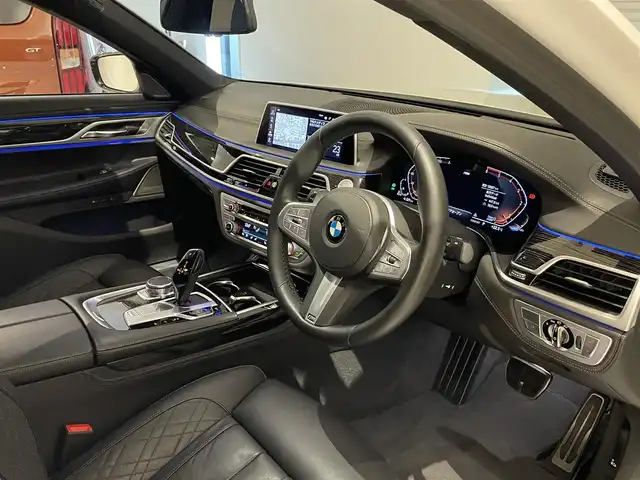 ＢＭＷ ７４０ｄ xDrive Mスポーツ 静岡県 2019(令1)年 2万km ミネラルホワイト 衝突軽減ブレーキ　/黒革　/ＡＣＣ　/ＳＲ　/ＣａｒＰｌａｙ　/ＨＵＤ　/ＬＥＤ /harmankardonサウンド/パワーシート/ヒーター/エアー/メモリ/レーザーライト /ジェスチャーコントロール