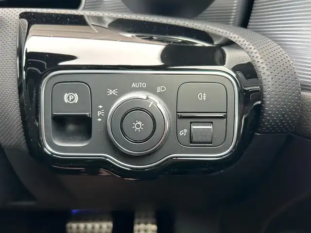 メルセデス・ベンツ Ｍ・ベンツ Ａ２００ｄ 石川県 2019(令1)年 4.1万km 白 レザーエクスクルーシブパッケージ 黒//グレーシート /シートヒーター /サンルーフ /衝突軽減ブレーキ /アダプティブクルーズコントロール /ブラインドスポットモニター /純正ナビ /フルセグTV /360カメラ /クリアランスソナー /LED