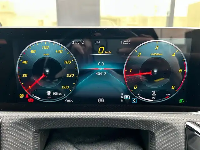 メルセデス・ベンツ Ｍ・ベンツ Ａ２００ｄ 石川県 2019(令1)年 4.1万km 白 レザーエクスクルーシブパッケージ 黒//グレーシート /シートヒーター /サンルーフ /衝突軽減ブレーキ /アダプティブクルーズコントロール /ブラインドスポットモニター /純正ナビ /フルセグTV /360カメラ /クリアランスソナー /LED
