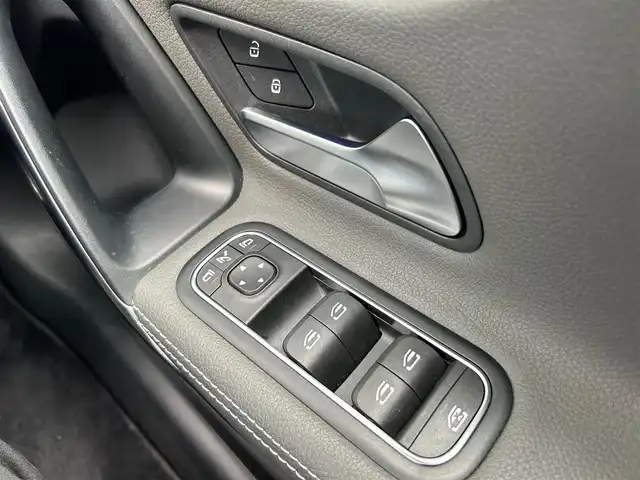 メルセデス・ベンツ Ｍ・ベンツ Ａ２００ｄ 石川県 2019(令1)年 4.1万km 白 レザーエクスクルーシブパッケージ 黒//グレーシート /シートヒーター /サンルーフ /衝突軽減ブレーキ /アダプティブクルーズコントロール /ブラインドスポットモニター /純正ナビ /フルセグTV /360カメラ /クリアランスソナー /LED