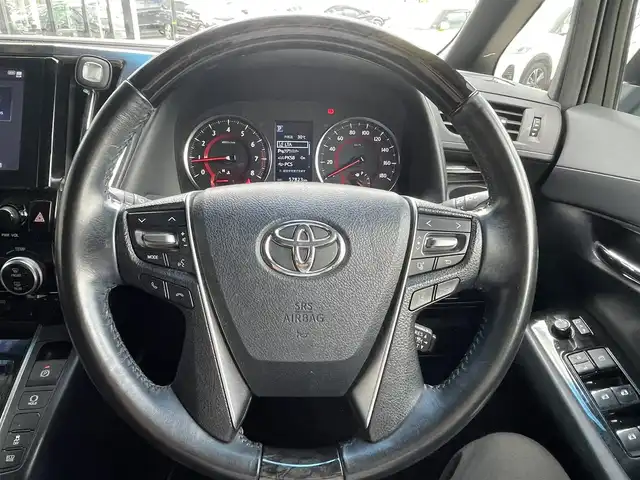 トヨタ アルファード S タイプゴールド 佐賀県 2020(令2)年 5.8万km ホワイトパールクリスタルシャイン トヨタセーフティセンス/・プリクラッシュセーフティ/・レーダークルーズコントロール/・レーンディパーチャーアラート/・オートマチックハイビーム/クリアランスソナー/PKSB/純正ディスプレイオーディオ/・T-Connectナビ/・バックカメラ/・フルセグTV/BT/CD/DVD/純正フリップダウンモニター/前後ドラレコ(ZDR-015)/純正18インチAW/両側パワースライドドア/パワーバックドア/ハーフレザーシート/キャプテンシート/オットマン/LEDヘッドライト/電動パーキングスイッチ/プッシュスタート/スペアキー×１/取扱説明書/保証書