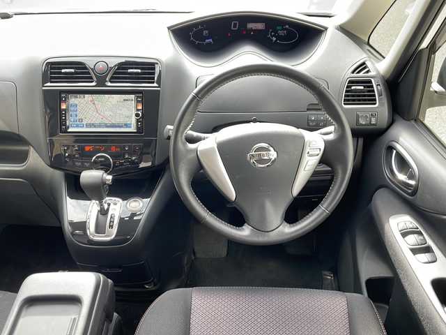 日産 セレナ ハイウェイスター Sハイブリッド 広島県 2013(平25)年 2.7万km ホワイトパール /登録時走行距離/　　　　　　　26249キロ/ワンオーナー/純正ナビ/バックカメラ/地デジ/両側パワースライドドア/クルーズコントロール/スペアキー×１/ビルトインETC/新車時整備手帳/　　【保証書】/取扱説明書/