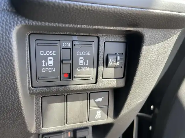 ホンダ ステップワゴン 富山県 2023(令5)年 7.8万km クリスタルブラックパール アラウンドビューモニター/メーカーナビ/フルセグＴＶ/Bluetooth/ＤＶＤ再生/ビルトインＥＴＣ/両側パワースライドドア/ハーフレザーシート/運転席助手席シートヒーター/LEDオートライト/ＬＥＤフォグライト/レーダークルーズコントロール/レーンキープアシスト/パワーバックドア