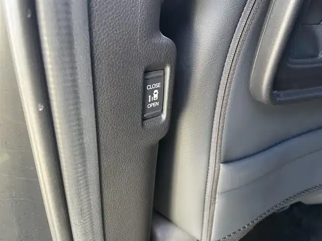 ホンダ ステップワゴン 富山県 2023(令5)年 7.8万km クリスタルブラックパール アラウンドビューモニター/メーカーナビ/フルセグＴＶ/Bluetooth/ＤＶＤ再生/ビルトインＥＴＣ/両側パワースライドドア/ハーフレザーシート/運転席助手席シートヒーター/LEDオートライト/ＬＥＤフォグライト/レーダークルーズコントロール/レーンキープアシスト/パワーバックドア