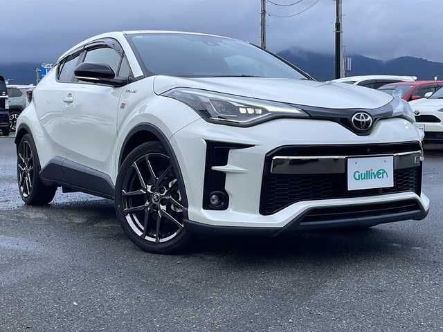 トヨタ Ｃ－ＨＲ S GRスポーツ 山梨県 2020(令2)年 1.6万km ホワイトパールクリスタルシャイン 衝突軽減ブレーキ/純正ディスプレイオーディオ（地図表示なし）/BT/フルセグテレビ/全方位カメラ/アイドリングストップ/クルーズコントロール/ドアバイザー/プッシュスタート/ETC２・０/純正LEDヘッドライト/GR専用シート/オートライト/スタッドレス積み込み（純正ホイール）