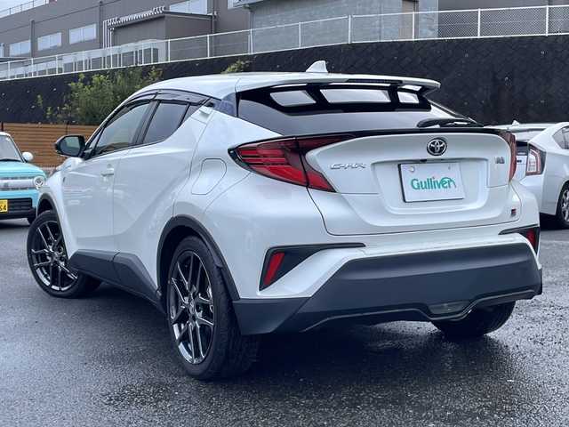 トヨタ Ｃ－ＨＲ S GRスポーツ 山梨県 2020(令2)年 1.6万km ホワイトパールクリスタルシャイン 衝突軽減ブレーキ/純正ディスプレイオーディオ（地図表示なし）/BT/フルセグテレビ/全方位カメラ/アイドリングストップ/クルーズコントロール/ドアバイザー/プッシュスタート/ETC２・０/純正LEDヘッドライト/GR専用シート/オートライト/スタッドレス積み込み（純正ホイール）