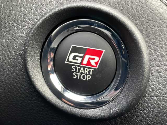 トヨタ Ｃ－ＨＲ S GRスポーツ 山梨県 2020(令2)年 1.6万km ホワイトパールクリスタルシャイン 衝突軽減ブレーキ/純正ディスプレイオーディオ（地図表示なし）/BT/フルセグテレビ/全方位カメラ/アイドリングストップ/クルーズコントロール/ドアバイザー/プッシュスタート/ETC２・０/純正LEDヘッドライト/GR専用シート/オートライト/スタッドレス積み込み（純正ホイール）