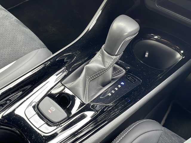 トヨタ Ｃ－ＨＲ S GRスポーツ 山梨県 2020(令2)年 1.6万km ホワイトパールクリスタルシャイン 衝突軽減ブレーキ/純正ディスプレイオーディオ（地図表示なし）/BT/フルセグテレビ/全方位カメラ/アイドリングストップ/クルーズコントロール/ドアバイザー/プッシュスタート/ETC２・０/純正LEDヘッドライト/GR専用シート/オートライト/スタッドレス積み込み（純正ホイール）