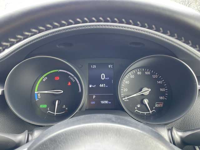 トヨタ Ｃ－ＨＲ S GRスポーツ 山梨県 2020(令2)年 1.6万km ホワイトパールクリスタルシャイン 衝突軽減ブレーキ/純正ディスプレイオーディオ（地図表示なし）/BT/フルセグテレビ/全方位カメラ/アイドリングストップ/クルーズコントロール/ドアバイザー/プッシュスタート/ETC２・０/純正LEDヘッドライト/GR専用シート/オートライト/スタッドレス積み込み（純正ホイール）