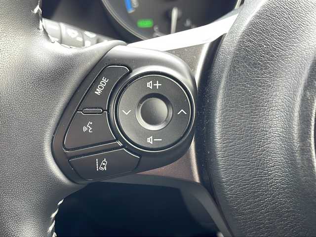 トヨタ Ｃ－ＨＲ S GRスポーツ 山梨県 2020(令2)年 1.6万km ホワイトパールクリスタルシャイン 衝突軽減ブレーキ/純正ディスプレイオーディオ（地図表示なし）/BT/フルセグテレビ/全方位カメラ/アイドリングストップ/クルーズコントロール/ドアバイザー/プッシュスタート/ETC２・０/純正LEDヘッドライト/GR専用シート/オートライト/スタッドレス積み込み（純正ホイール）