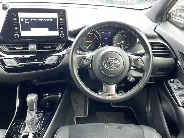トヨタ Ｃ－ＨＲ S GRスポーツ 山梨県 2020(令2)年 1.6万km ホワイトパールクリスタルシャイン 衝突軽減ブレーキ/純正ディスプレイオーディオ（地図表示なし）/BT/フルセグテレビ/全方位カメラ/アイドリングストップ/クルーズコントロール/ドアバイザー/プッシュスタート/ETC２・０/純正LEDヘッドライト/GR専用シート/オートライト/スタッドレス積み込み（純正ホイール）