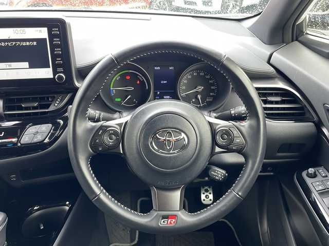 トヨタ Ｃ－ＨＲ S GRスポーツ 山梨県 2020(令2)年 1.6万km ホワイトパールクリスタルシャイン 衝突軽減ブレーキ/純正ディスプレイオーディオ（地図表示なし）/BT/フルセグテレビ/全方位カメラ/アイドリングストップ/クルーズコントロール/ドアバイザー/プッシュスタート/ETC２・０/純正LEDヘッドライト/GR専用シート/オートライト/スタッドレス積み込み（純正ホイール）