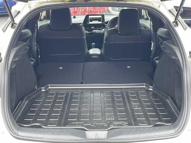 トヨタ Ｃ－ＨＲ S GRスポーツ 山梨県 2020(令2)年 1.6万km ホワイトパールクリスタルシャイン 衝突軽減ブレーキ/純正ディスプレイオーディオ（地図表示なし）/BT/フルセグテレビ/全方位カメラ/アイドリングストップ/クルーズコントロール/ドアバイザー/プッシュスタート/ETC２・０/純正LEDヘッドライト/GR専用シート/オートライト/スタッドレス積み込み（純正ホイール）