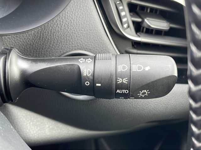 トヨタ Ｃ－ＨＲ S GRスポーツ 山梨県 2020(令2)年 1.6万km ホワイトパールクリスタルシャイン 衝突軽減ブレーキ/純正ディスプレイオーディオ（地図表示なし）/BT/フルセグテレビ/全方位カメラ/アイドリングストップ/クルーズコントロール/ドアバイザー/プッシュスタート/ETC２・０/純正LEDヘッドライト/GR専用シート/オートライト/スタッドレス積み込み（純正ホイール）