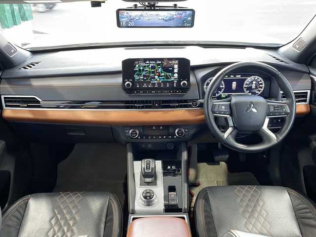 三菱 アウトランダー ＰＨＥＶ P 愛媛県 2022(令4)年 4.2万km パール 純正ナビ/BOSEサウンド/サンルーフ/全方位カメラ/バックカメラ/前後ドライブレコーダー/マイパイロット/追従型クルーズコントロール/前後コーナーセンサー/デジタルインナーミラー/D席N席パワーシート/全席シートヒーター/スペアキー/ハンドルヒーター