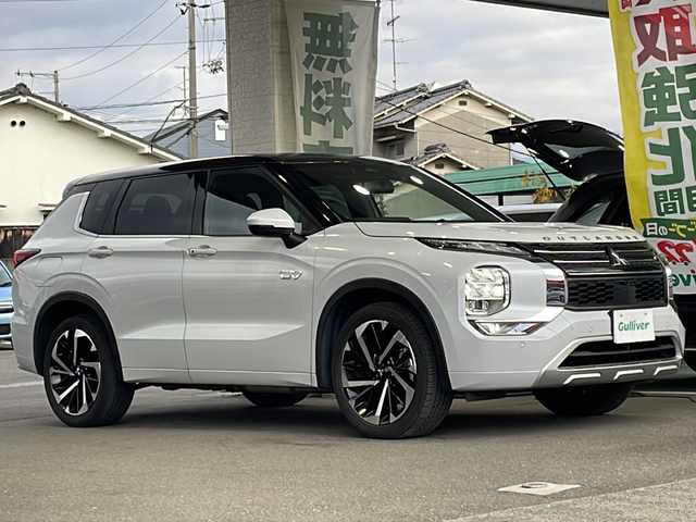 三菱 アウトランダー ＰＨＥＶ P 愛媛県 2022(令4)年 4.2万km パール 純正ナビ/BOSEサウンド/サンルーフ/全方位カメラ/バックカメラ/前後ドライブレコーダー/マイパイロット/追従型クルーズコントロール/前後コーナーセンサー/デジタルインナーミラー/D席N席パワーシート/全席シートヒーター/スペアキー/ハンドルヒーター