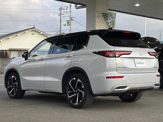 三菱 アウトランダー ＰＨＥＶ P 愛媛県 2022(令4)年 4.2万km パール 純正ナビ/BOSEサウンド/サンルーフ/全方位カメラ/バックカメラ/前後ドライブレコーダー/マイパイロット/追従型クルーズコントロール/前後コーナーセンサー/デジタルインナーミラー/D席N席パワーシート/全席シートヒーター/スペアキー/ハンドルヒーター